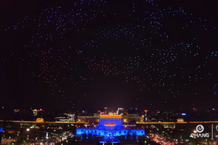 Dansende drones zorgen voor lichtspektakel