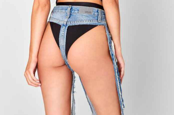 LOL! Mannen paraderen met zelfgemaakte ‘extreme kutbroek’