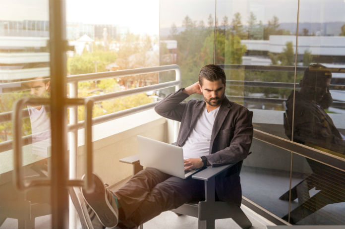 Hoe hou je tijdens het thuiswerken best contact met je team?