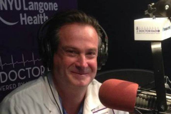 Arts kijkt naar realityshow en redt zo leven van deelneemster