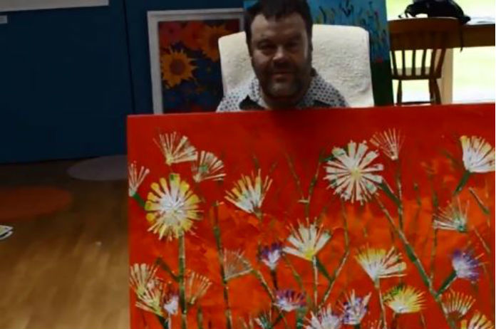 VIDEO. Deze man heeft geen armen, maar wél een groot schildertalent