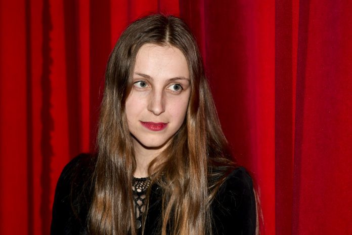 Songfestival-kandidate Sennek gaat zich fulltime toeleggen op muziek