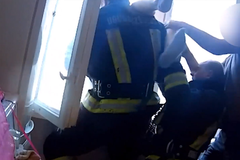 Brandweerman doet ongelooflijke redding van man die zelfmoord wilde plegen (video)