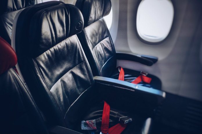 Bizar. Man verbreekt wereldrecord stilzitten op een vliegtuig