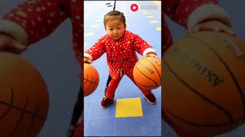 Video. Deze ongelofelijk schattige kleuters oefenen hun basketbalskills