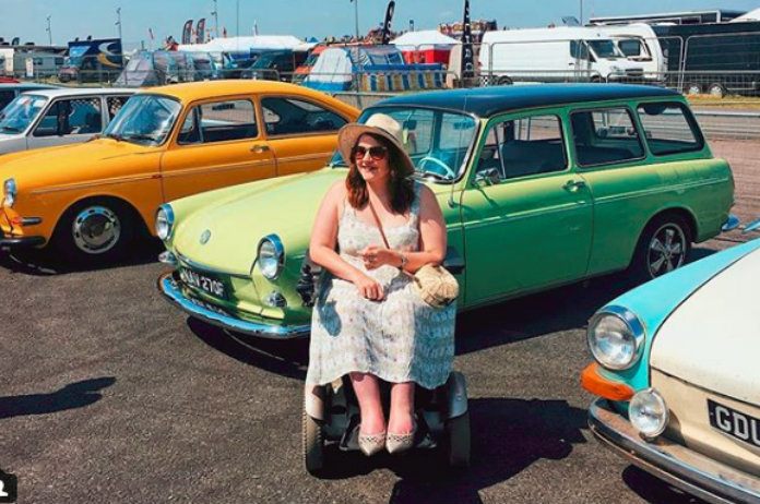 Blogger inspireert mensen met een beperking om te experimenteren met mode