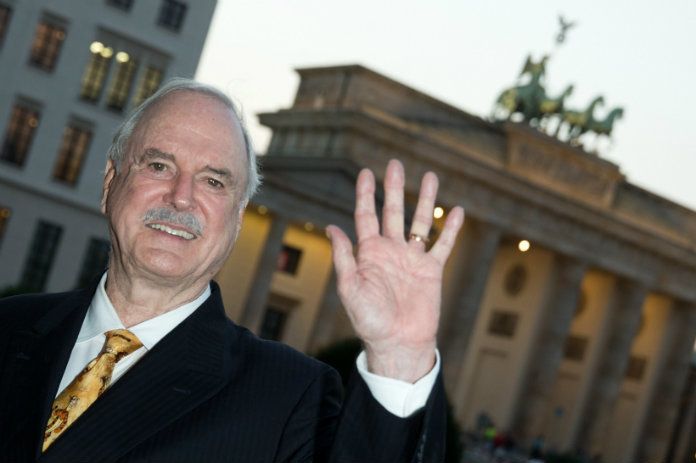 John Cleese is Groot-Brittannië beu en verhuist naar Caraïbisch eiland