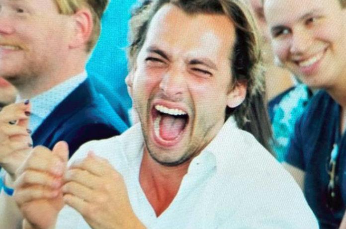 Nederlandse politieker post naaktfoto en wordt mikpunt van spot