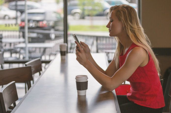 Waarom we het verschrikkelijk vinden als vrienden ons ontvolgen