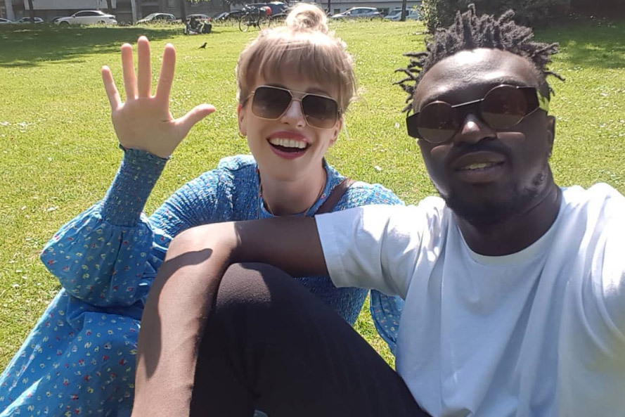 Josje (ex-K3) toont bolle buik: “Zo blij om te delen dat mijn vriend en ik een kindje verwachten!” (foto)