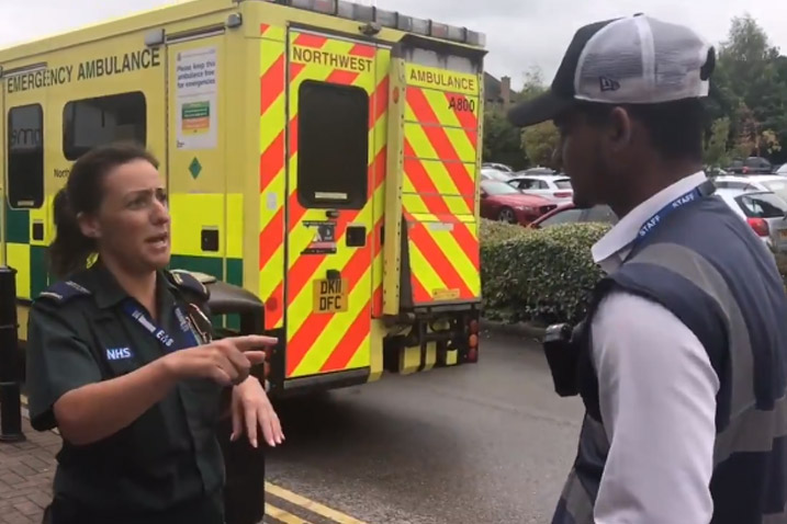 Ophef: parkeerwachter geeft ambulancierster een boete. Maar wie heeft er gelijk? (video)