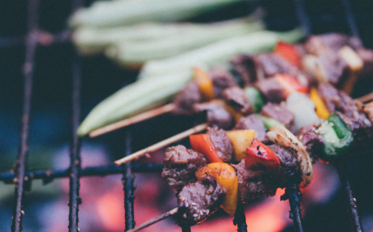 Uitnodiging voor tuinfeest gaat viraal: ‘barbecue, geen orgie’