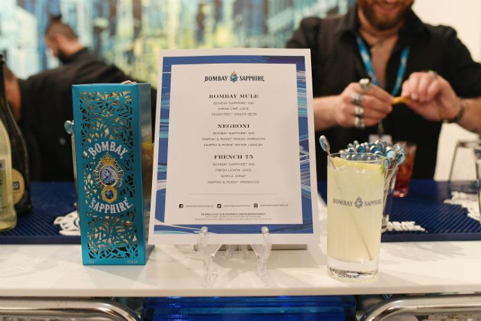 Ginbedrijf zoekt iemand die wereld wil rondreizen om hun product te testen