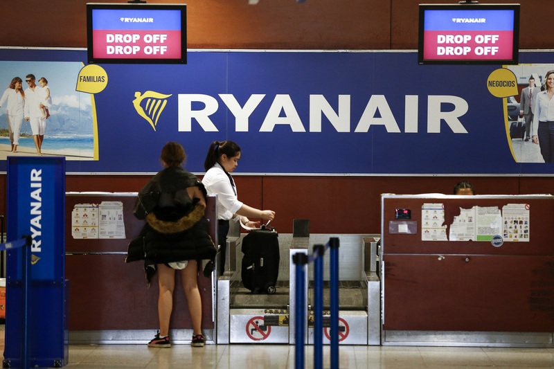 Ryanair schaft gratis handbagage af