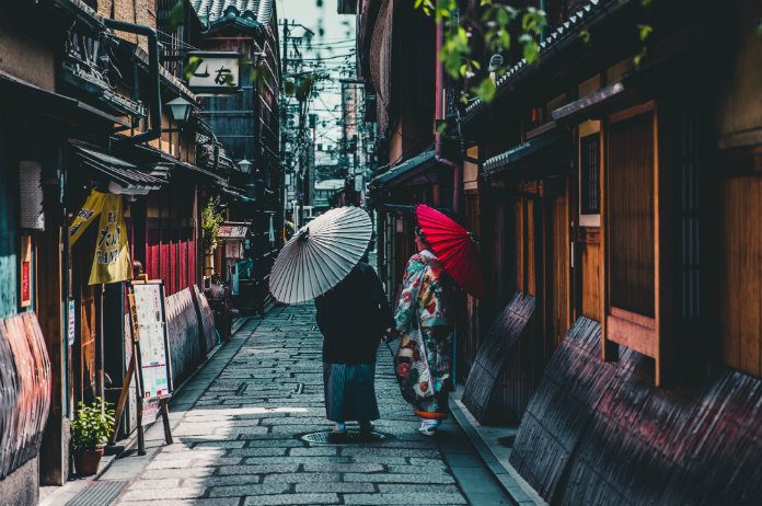 Bizar. Japanners kunnen centje bijverdienen door oksels te gebruiken als advertentieruimte