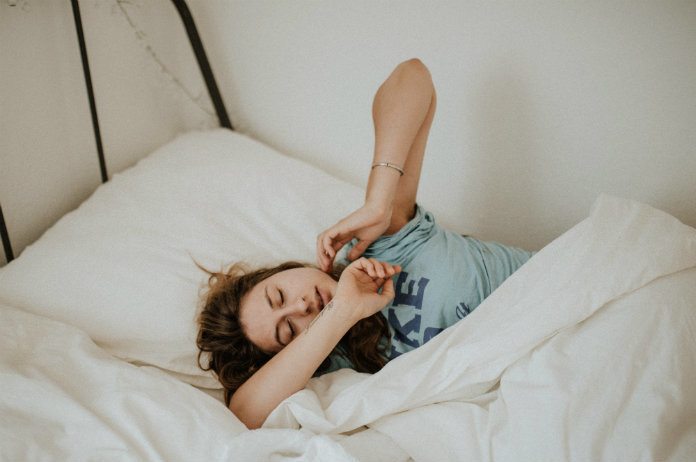 Waarom op de snooze-knop drukken niet zo gezond is