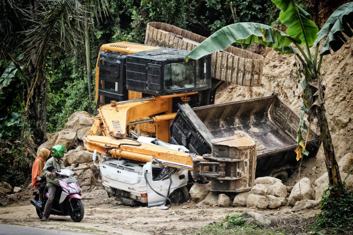 Jonge vrouw met voorlopig rijbewijs rijdt auto in de Leie