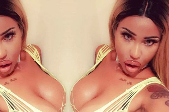 Alleenstaande moeder transformeert naar sekspop na bedrog van echtgenoot