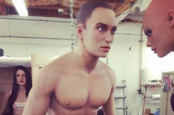 Vrouwen kunnen in hun handen wrijven. De mannelijke seksrobot is op komst