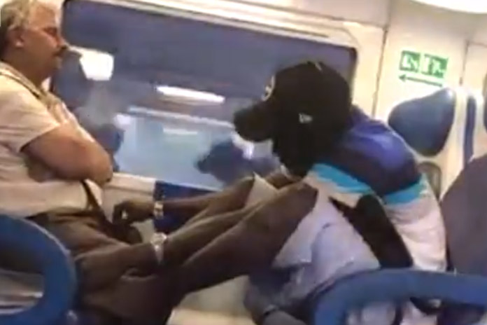 Treindief probeert slag te slaan bij slapende man (video)