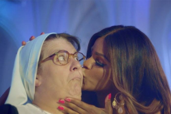 Nieuwe VIJF-reeks ‘Oh My God’ laat partygirls eventjes bezinnen in een klooster