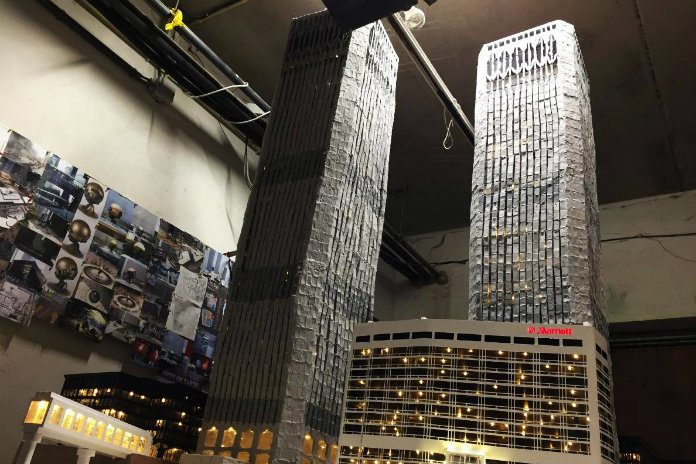 Nederlandse tiener bouwt WTC-torens na in garage