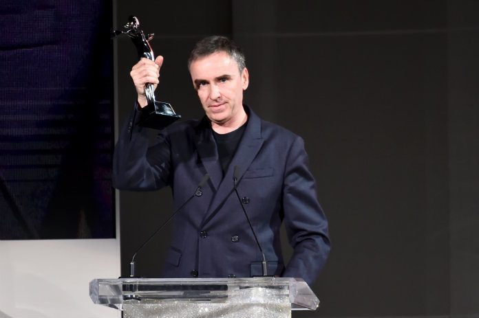 Raf Simons ontwerpt vierde Pink Ribbon-lintje