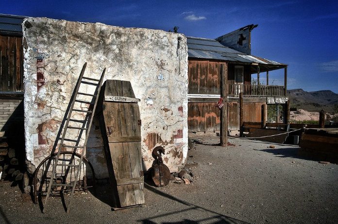 Pretpark daagt bezoekers uit om 30 uur lang in doodskist te liggen