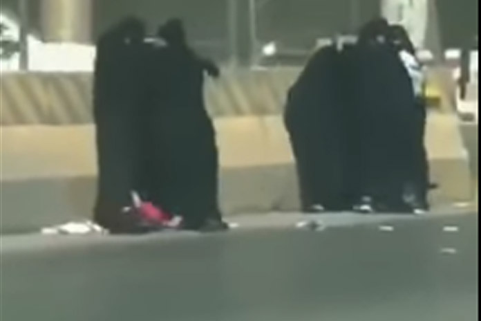 Vrouw laat kind vallen tijdens vechtpartij (video)