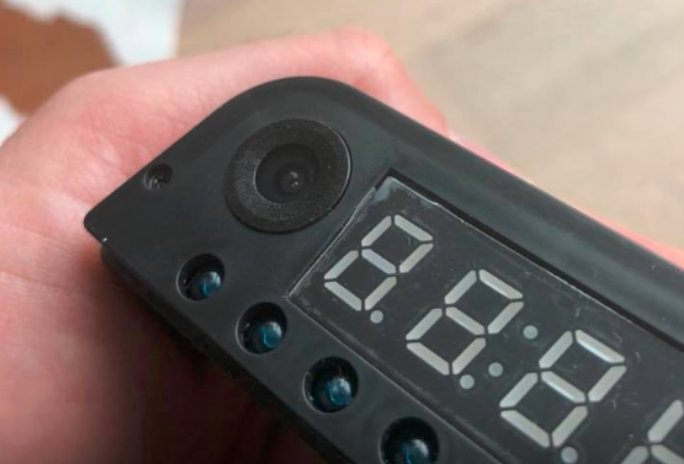 Koppel verblijft nietsvermoedend in Airbnb, maar doet shockerende ontdekking