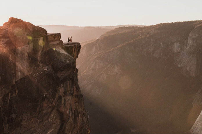 Fotograaf weet eindelijk wie er op zijn perfecte verlovingsfoto staat