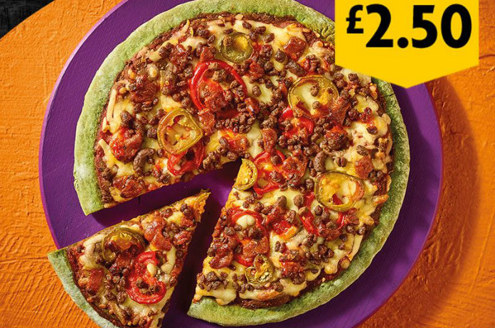 Pizzaketen maakt heetste pizza ooit speciaal voor Halloween