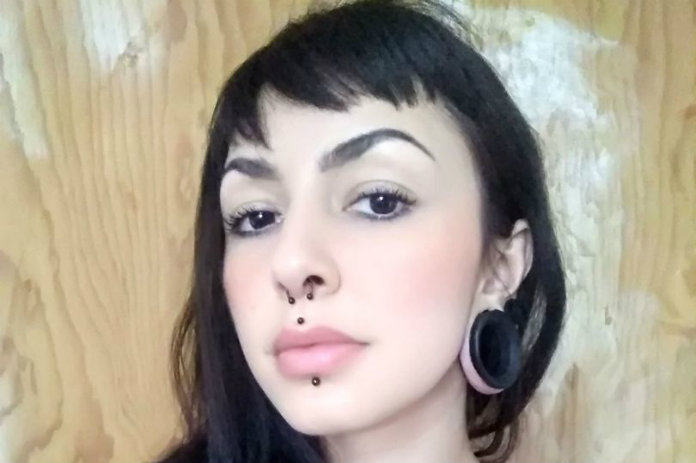 BIZAR. Vrouw van 23 geeft haar navel als cadeau aan vriendje