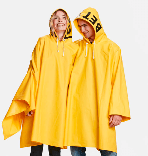 Je lief en jij worden nooit meer nat dankzij deze regenponcho voor twee