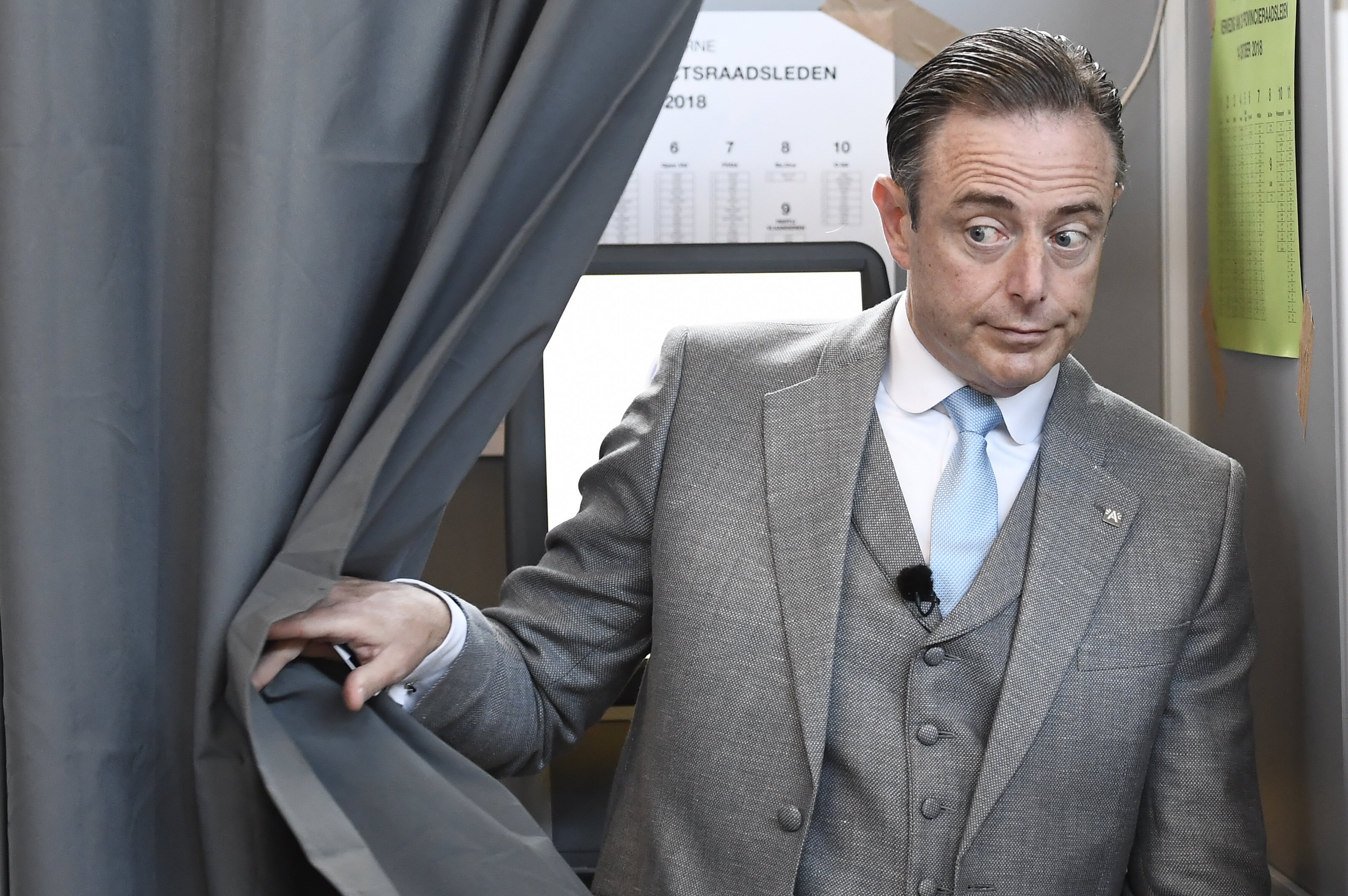 IN BEELD. Politieke kopstukken brengen hun stem uit voor lokale verkiezingen