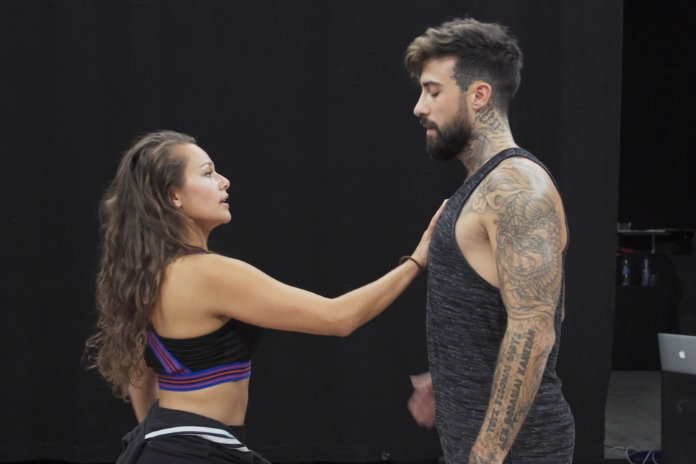 VIDEO. Verliefde Fabrizio heeft last van plankenkoorts