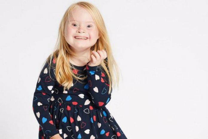 Britse kledingwinkel brengt kledij uit voor kinderen met een beperking