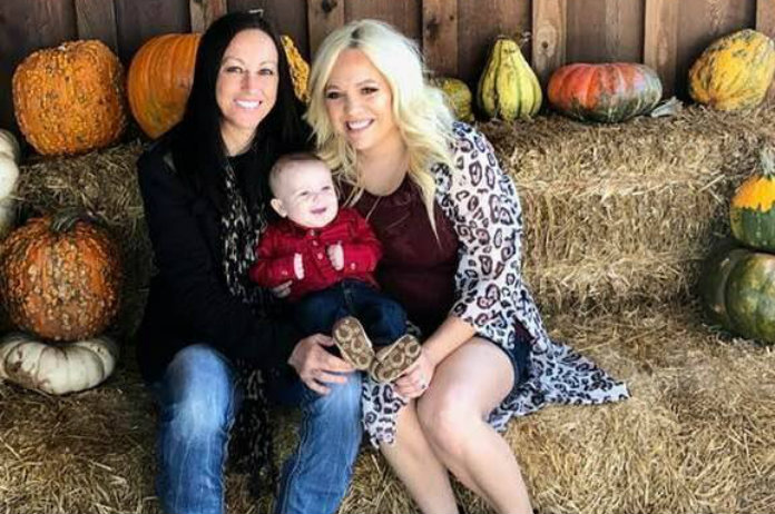 Deze lesbische vrouwen droegen om de beurt hun ongeboren baby