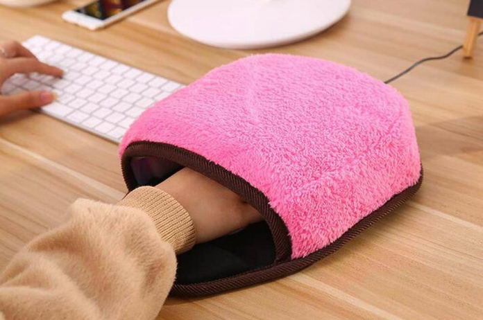 Bizar. Deze handwarmermuismat vermijdt koude handen!