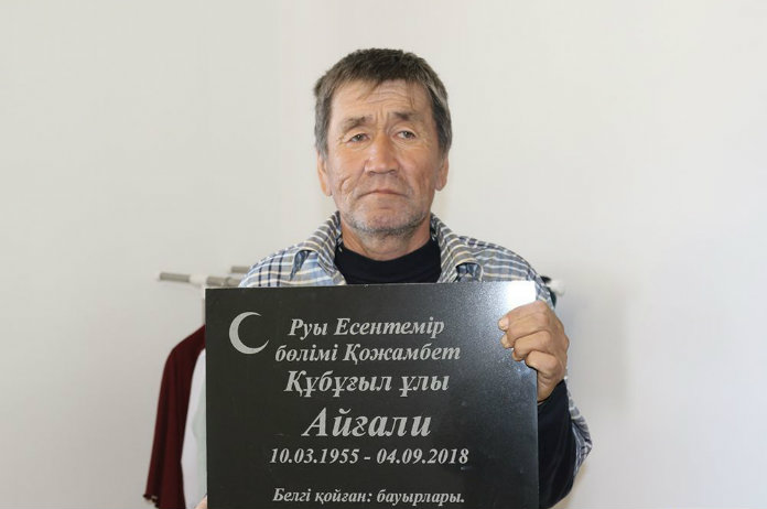 Man duikt twee maanden na begrafenis weer levend op