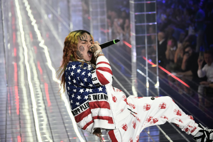 Rapper Tekashi69 riskeert levenslang voor afpersing