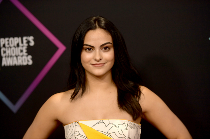 VIDEO. Camila Mendes blendt make-up met pannenkoek