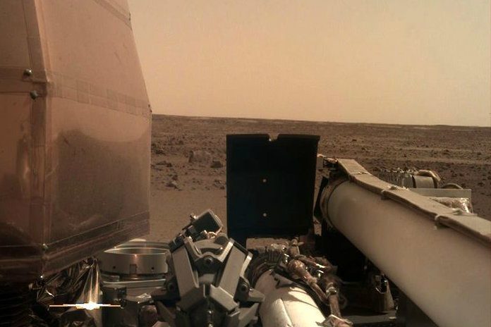 NASA deelt eerste foto’s van de Marslander
