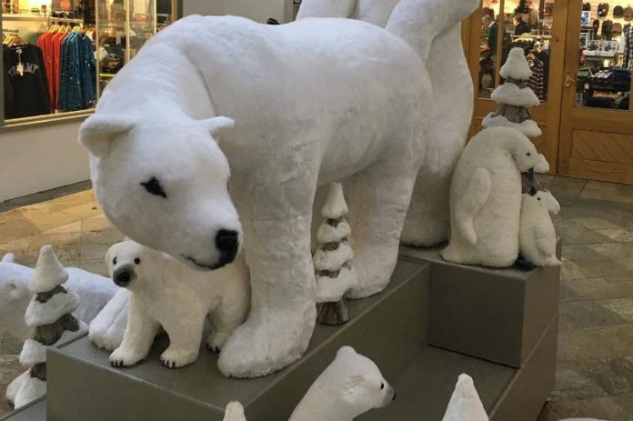 Kerstversiering in Brits winkelcentrum niet bijster kindvriendelijk