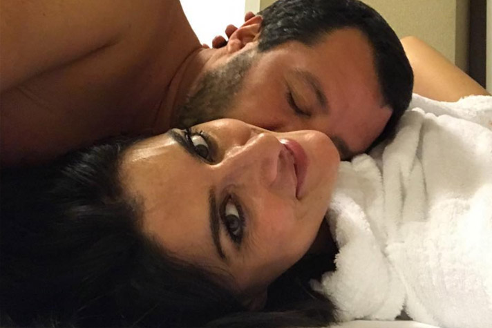 Ex-model zet minister aan de kant met deze intieme selfie (foto)