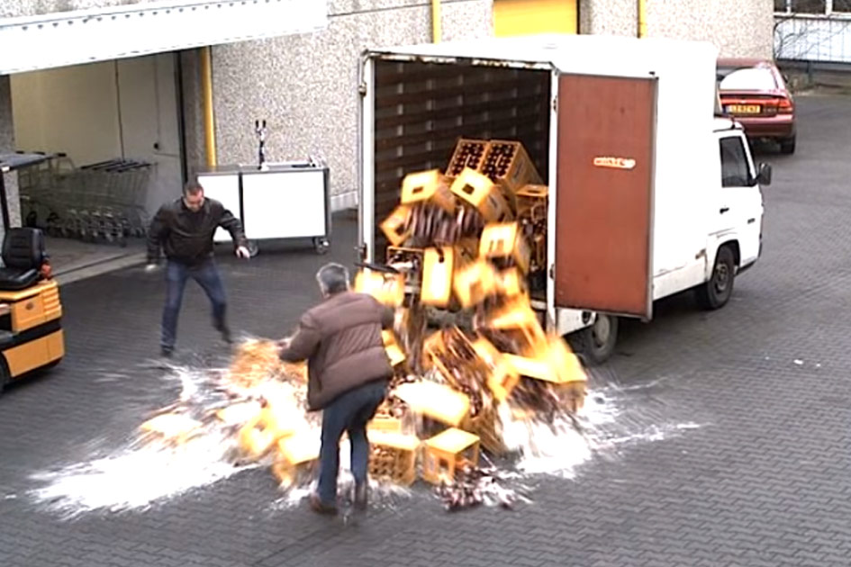 Deze pechvogels kunnen maar beter hopen dat scherven geluk brengen (failcompilatie)