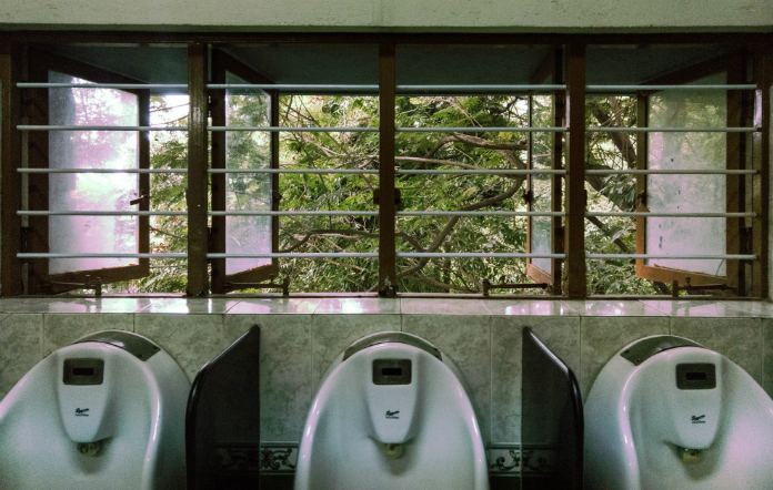 IN BEELD. Op deze wc’s blijf je liever niet te lang zitten