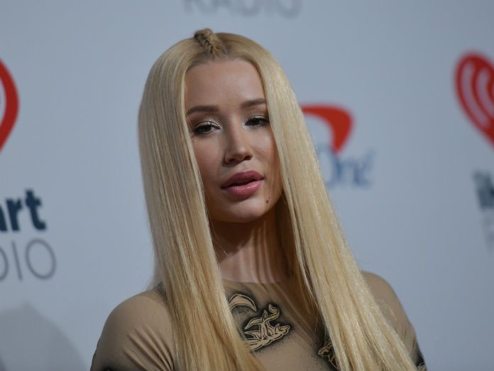 VIDEO. Achtergronddanseres Iggy Azalea krijgt epileptische aanval