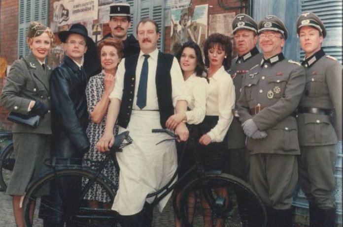 Schilderij uit serie ‘Allo Allo’ geveild voor topbedrag