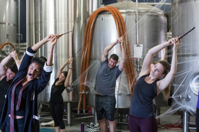 Bizar. Tijdens Harry Potter-yoga waan je je op Zweinstein